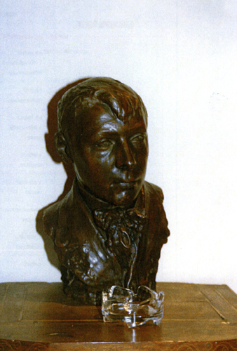 Busto de Gustavo de Maeztu